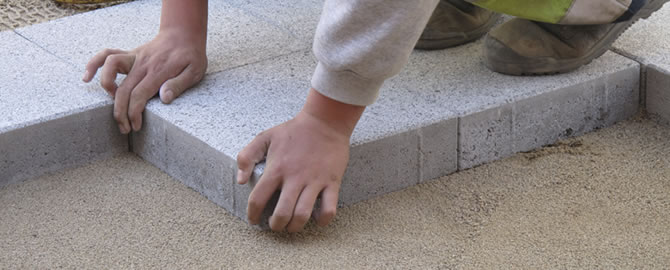 Oprit in betontegels aanleggen -